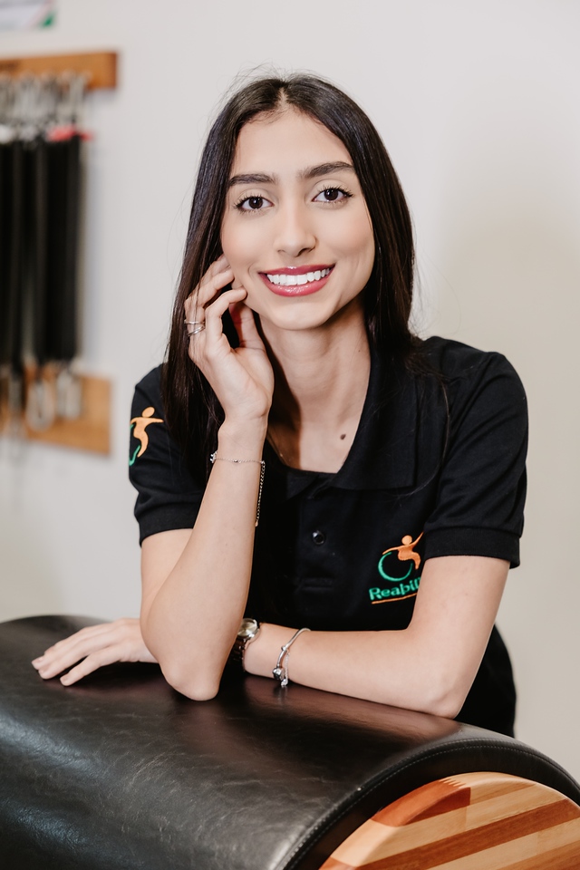 Maria Vitória, estagiária de fisioterapia da Reabilitare Prime